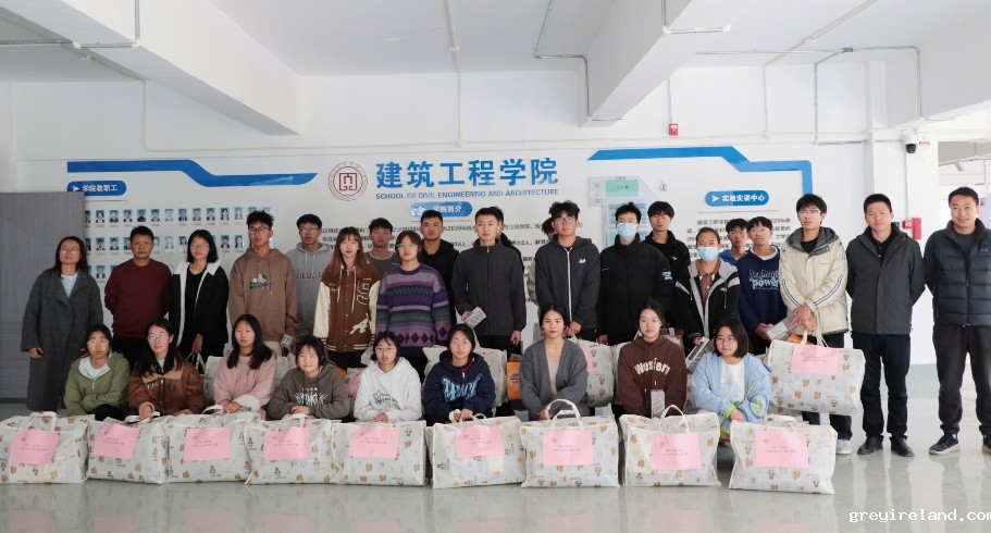 建筑工程学院点亮寒冬 温暖行动引领关爱